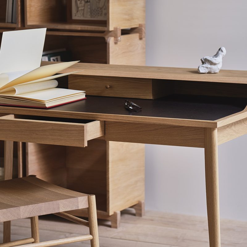 μοντέρνο ανοιχτό καρυδί γραφείο